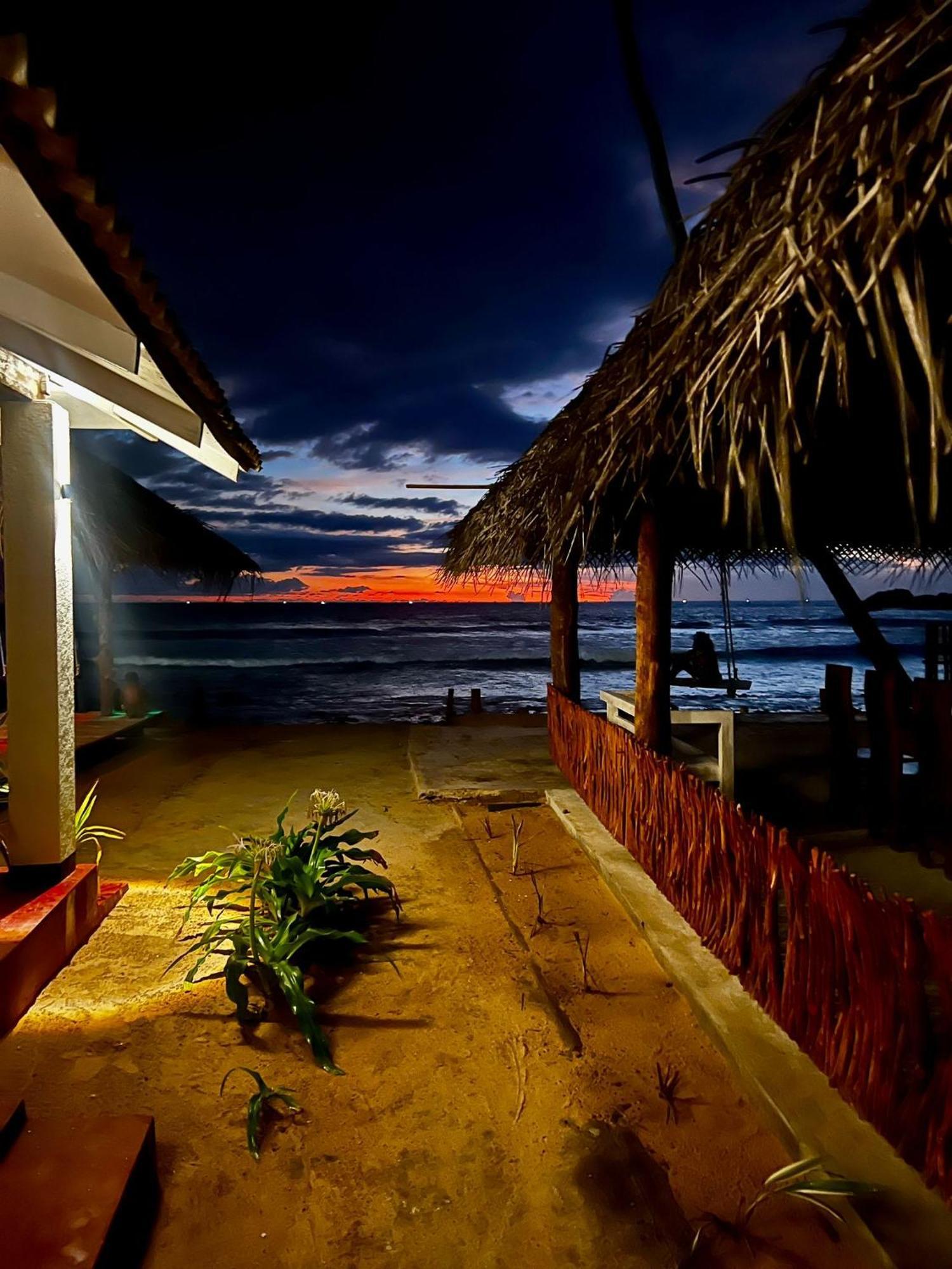 Sapphire Blue Hotel Hikkaduwa Ngoại thất bức ảnh