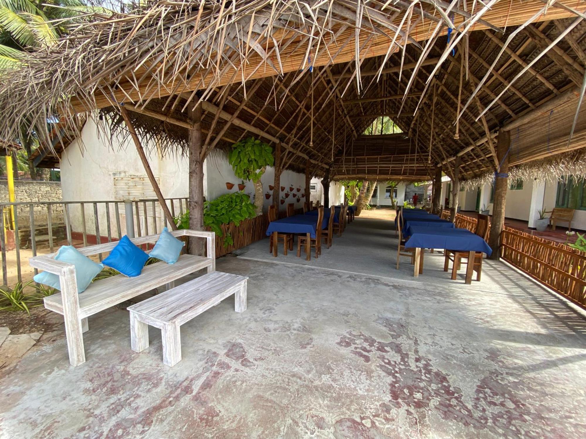 Sapphire Blue Hotel Hikkaduwa Ngoại thất bức ảnh