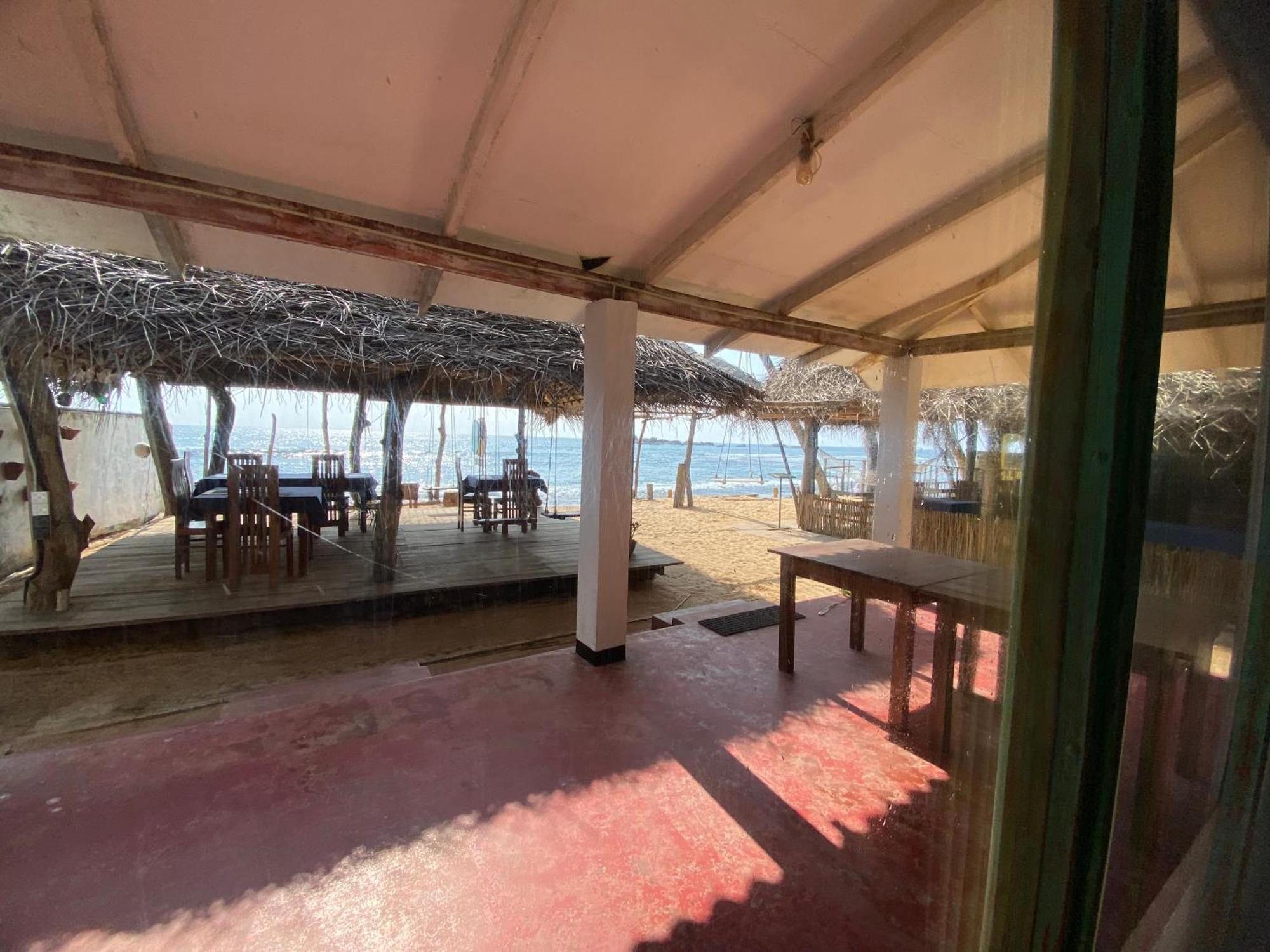 Sapphire Blue Hotel Hikkaduwa Ngoại thất bức ảnh