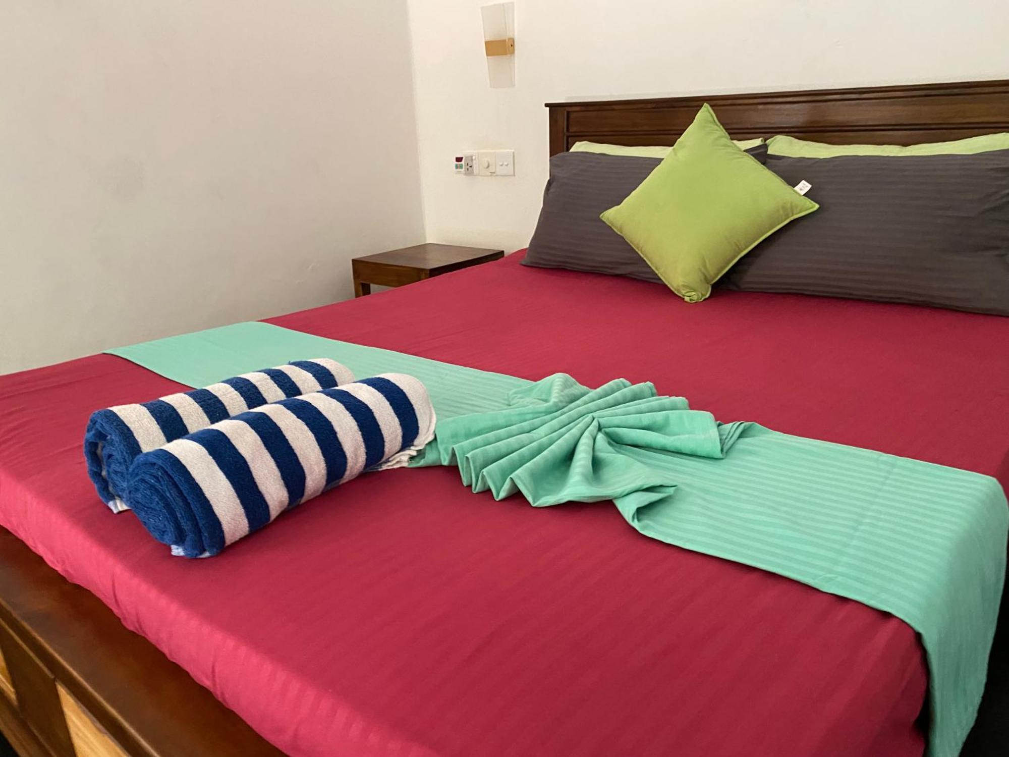 Sapphire Blue Hotel Hikkaduwa Ngoại thất bức ảnh