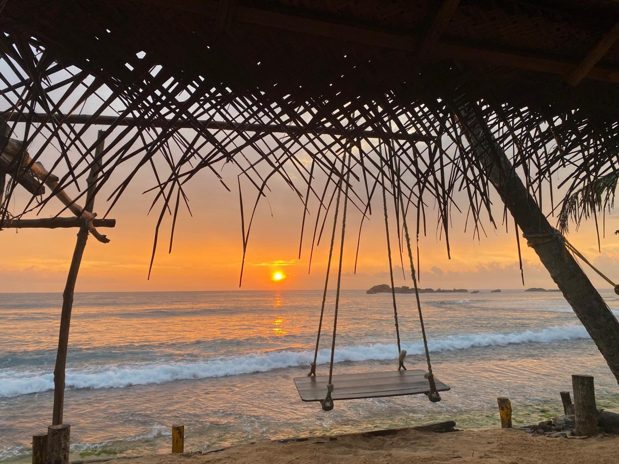 Sapphire Blue Hotel Hikkaduwa Ngoại thất bức ảnh