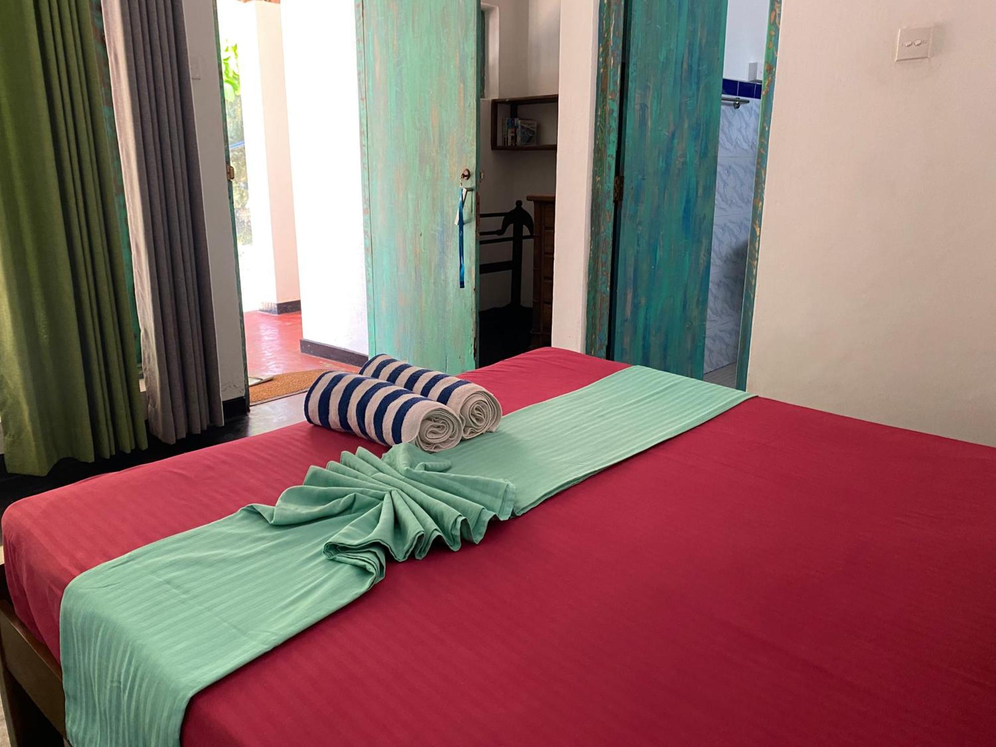 Sapphire Blue Hotel Hikkaduwa Ngoại thất bức ảnh